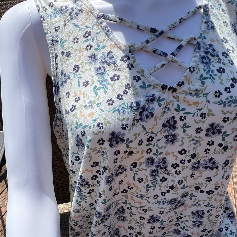 Soul cake. Floral Lace-Up Tank Top. Size M.